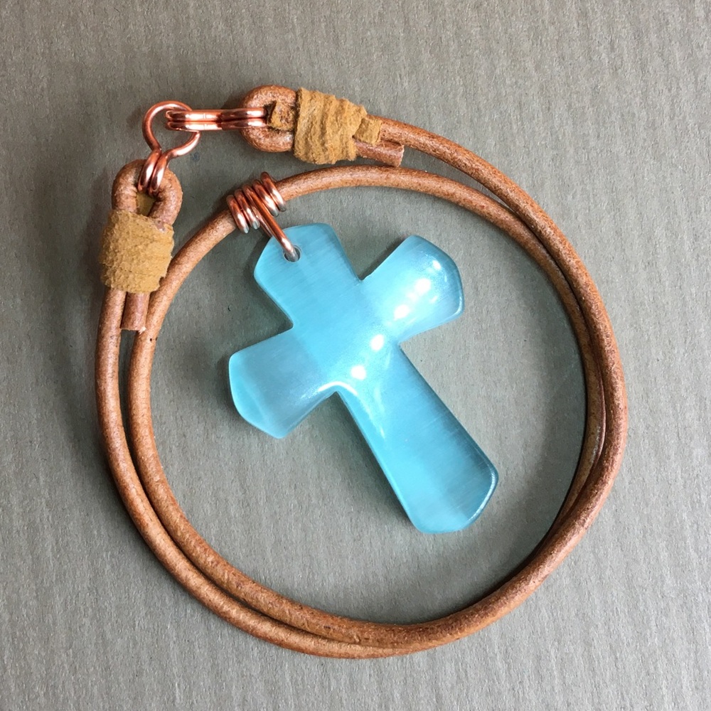 16” Stunning Blue Cat Eye Leather Choker Necklace
